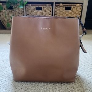 Like New Radley London Dukes Place Crossbody
